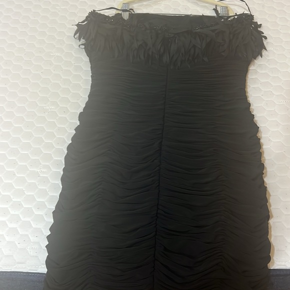JS Collection rouched mini with fabric feather detailing and beading. Euc. Sz 6 - Picture 4 of 6